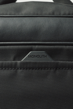 素早く小物を取り出せるマグネットポケット