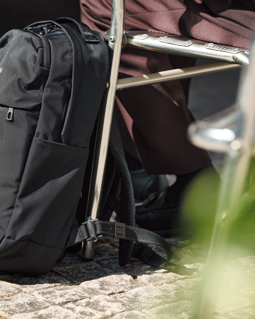 パックセーフ V20 シティバックパック