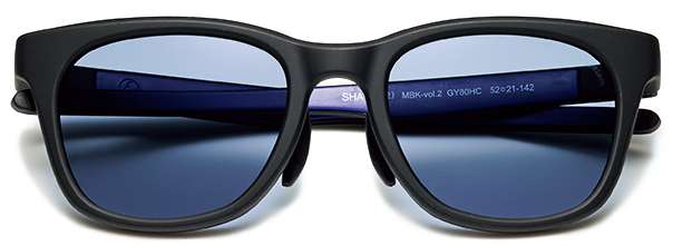 掲載の全モデル、レンズの濃⇔薄から選べる