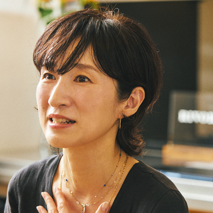 粟生田 弓さん