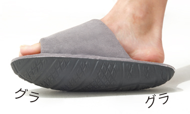 不安定な船底形状が足つぼへの圧力を増幅させる
