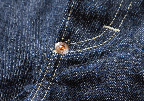 股部分には破れを防ぐクロッチリベット